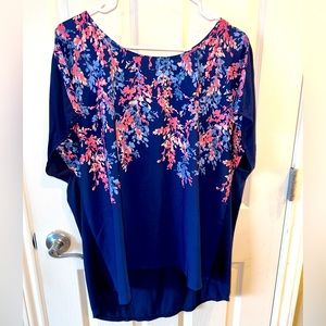 Cute blue blouse with floral detail and zip back.